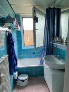 Badezimmer mit Tageslicht